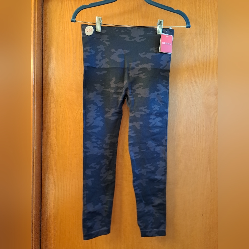 NWT Spanx Camo Cropped Leggings